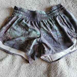 lululemon hotty hot shorts 2.5” (8)